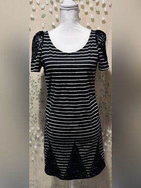 Express Black White Striped Lace Accent Short Sleeve Sheath Dress S/M Stretch